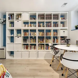 An Independent Beach Retreat Steps From The Lake And Right In The City Appartement Toronto