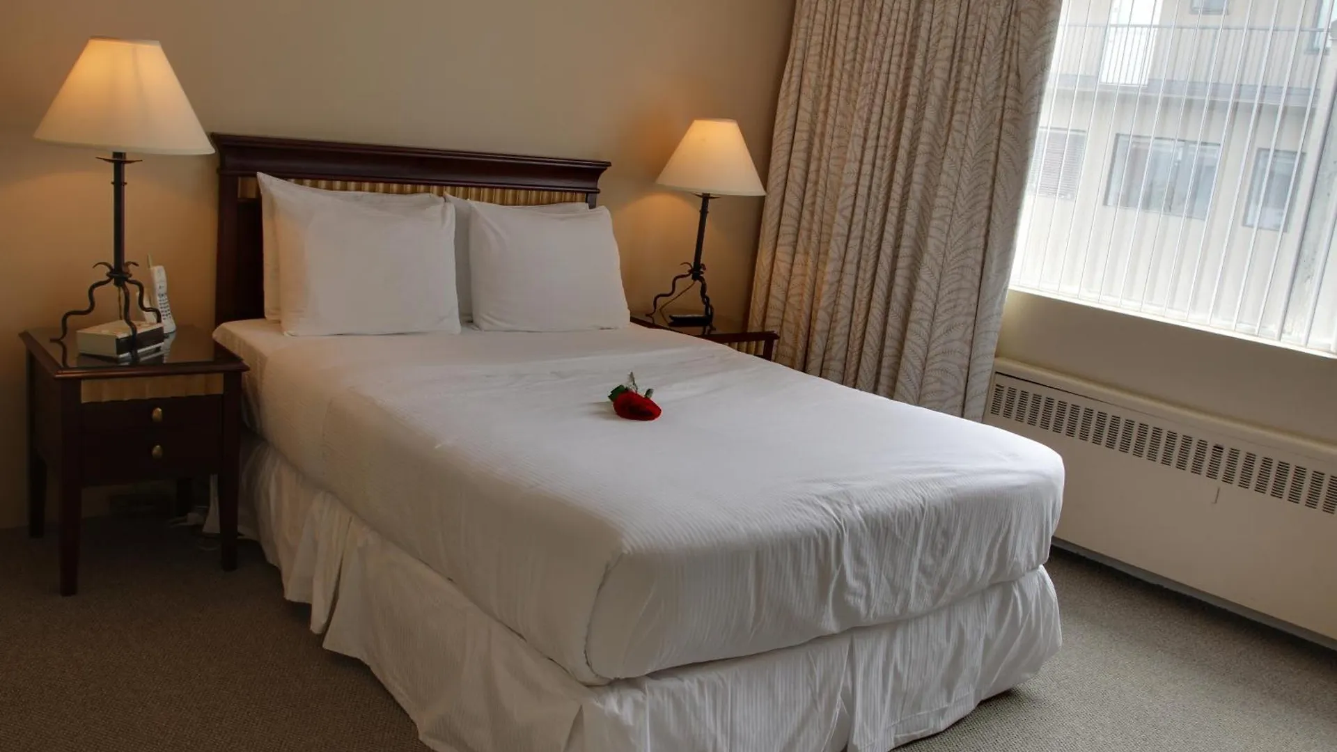 Rosellen Suites At Stanley Park Vancouver