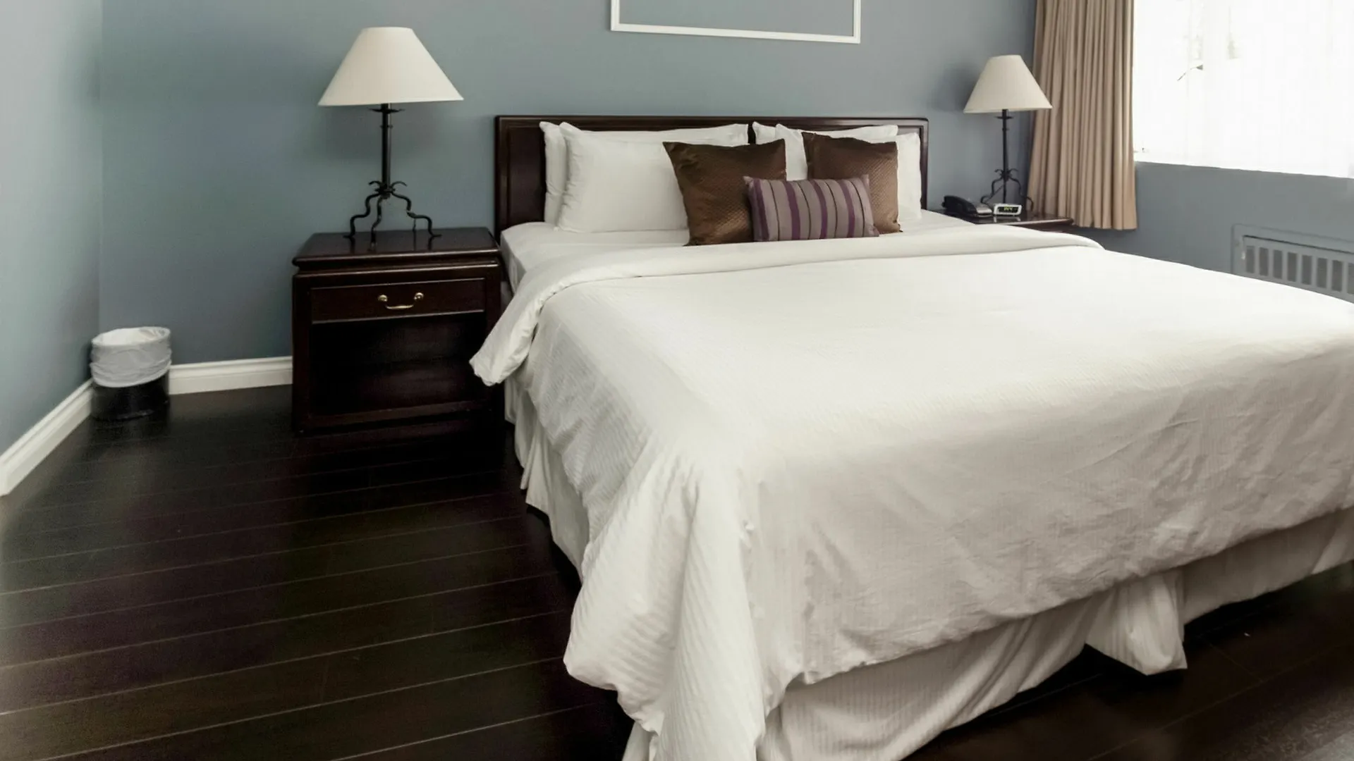 Rosellen Suites At Stanley Park Vancouver Aparthotel