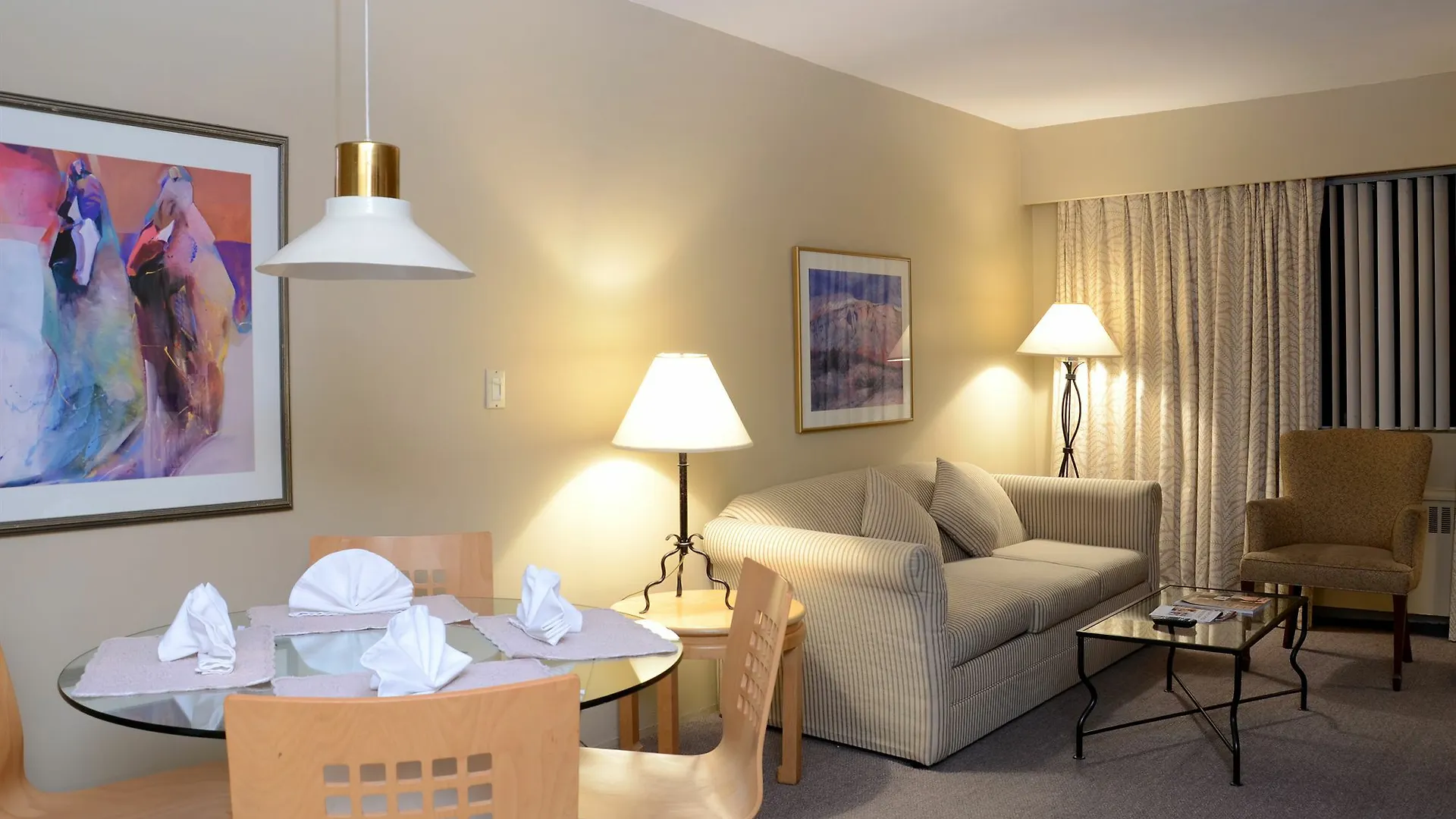 Rosellen Suites At Stanley Park Vancouver 3*,